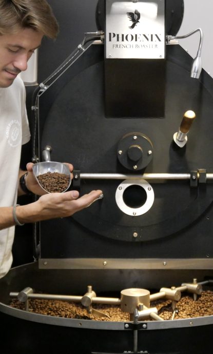 Torréfaction artisanale du café dans notre atelier à Albi