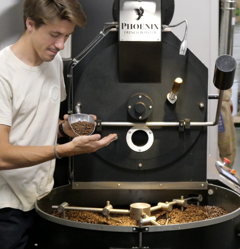Torréfaction artisanale du café dans notre atelier à Albi