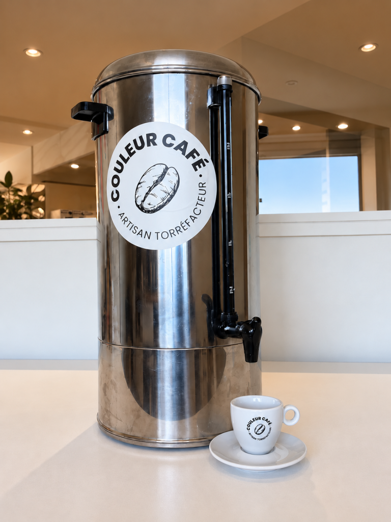 Percolateur à café professionnel avec tasse de café